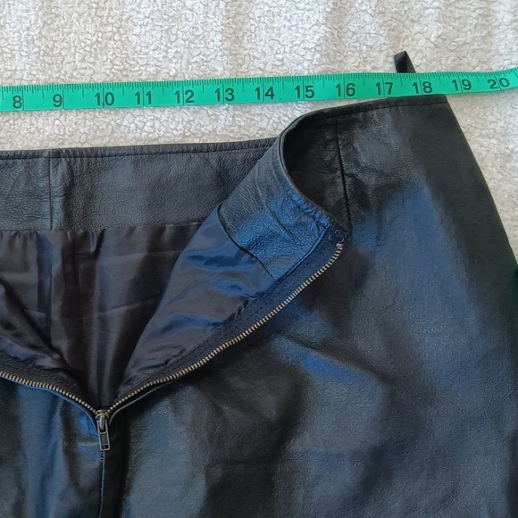 CLEARANCE SALE!! Newport News Black Leather Mini Skirt Size 18 - Picture 6 of 7
